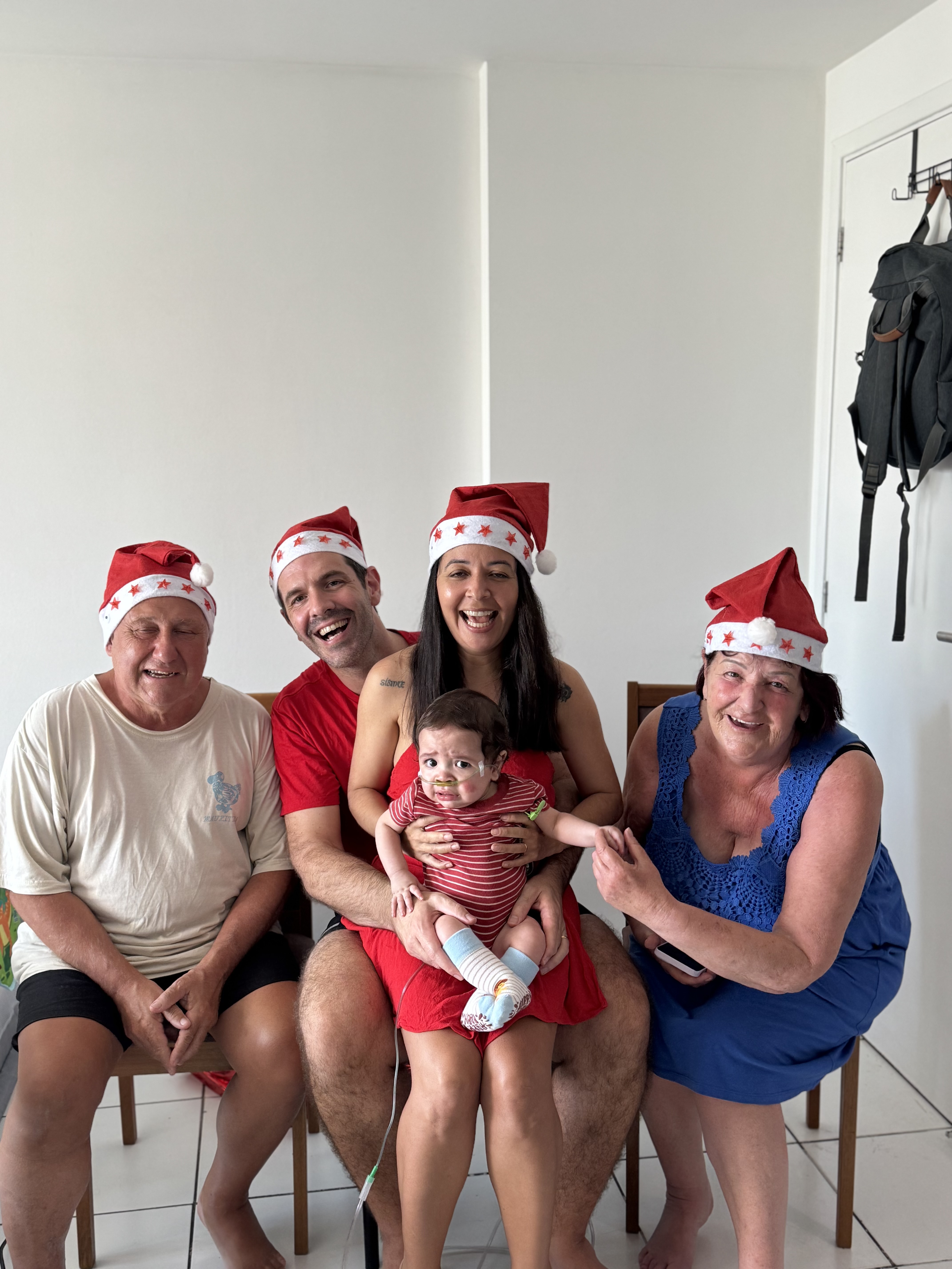 La famille au complet à Noël 2025 : Robert, Johann, Manuela, Gabriel et Michelle