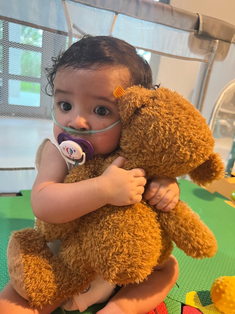 Gabriel avec son doudou