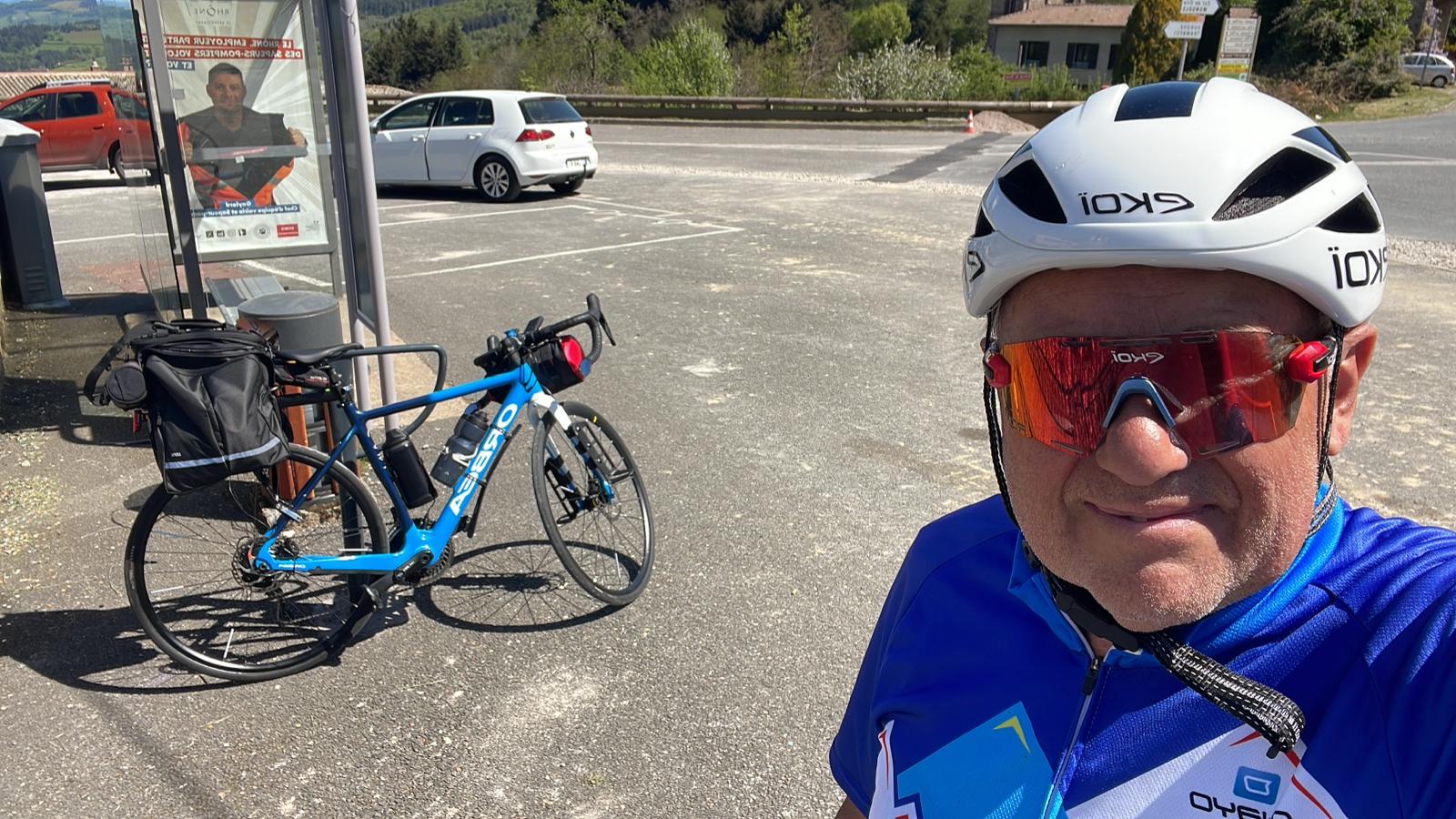 Robert à l'entraînement sur son vélo